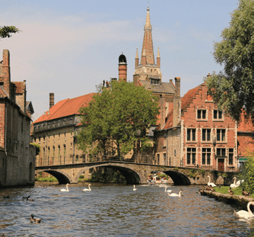 Brugge en het Brugse ommeland. Tussen historische grandeur, groene rust en hedendaags wonen.